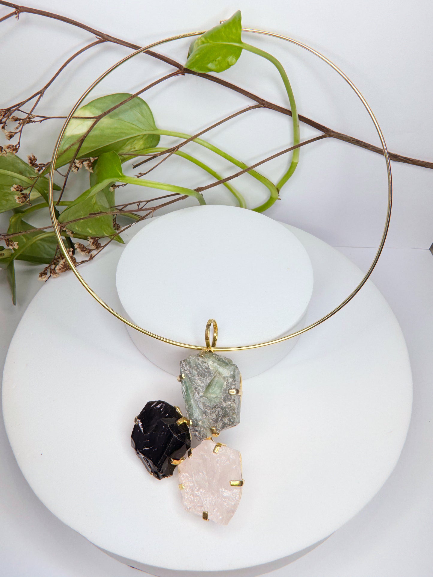 Choker tríplice - Esmeralda, Obsidiana e Quartzo rosa