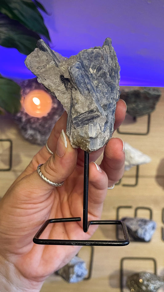 Base de cristal - Cianita azul