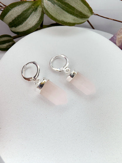 Brinco Júpiter - quartzo rosa lapidado