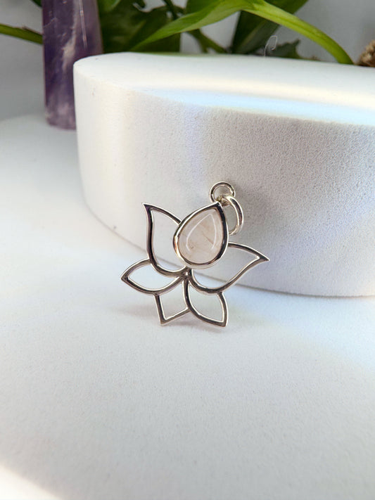 Pingente Lotus - Quartzo Rosa