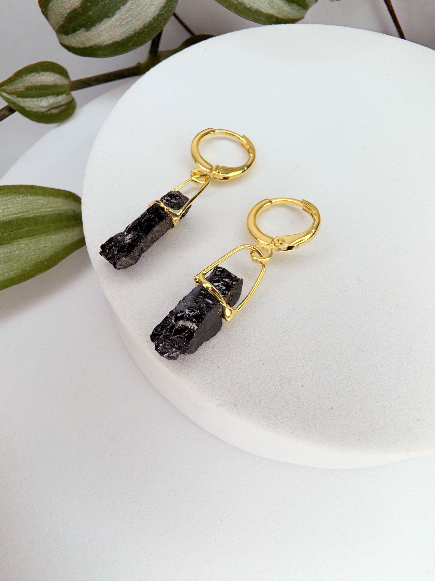 Brinco Júpiter - turmalina negra