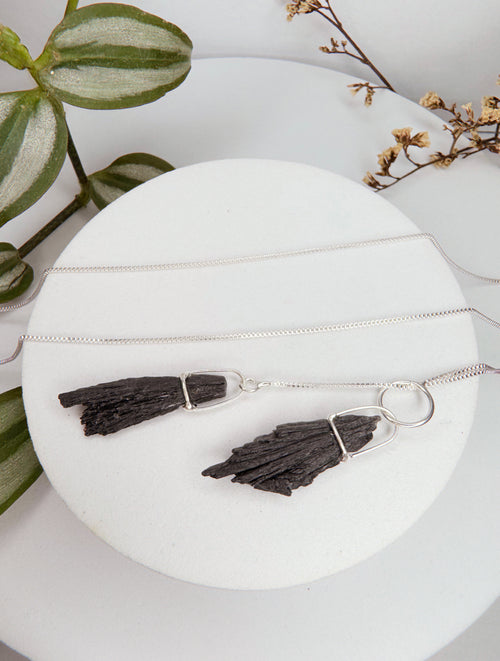 Colar cósmico - vassoura de bruxa