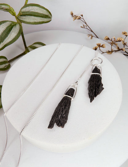 Colar cósmico - vassoura de bruxa